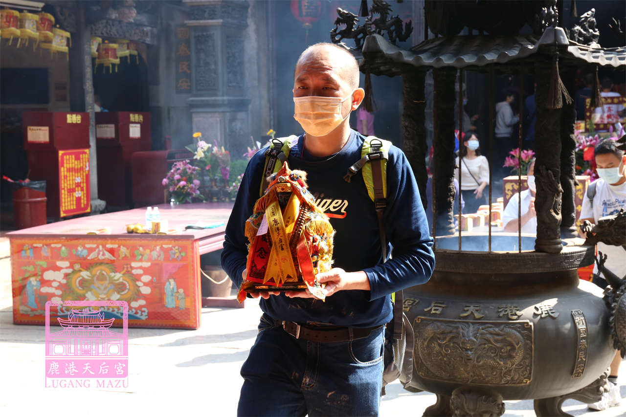 Read more about the article 新竹縣 葉鴻億進香團