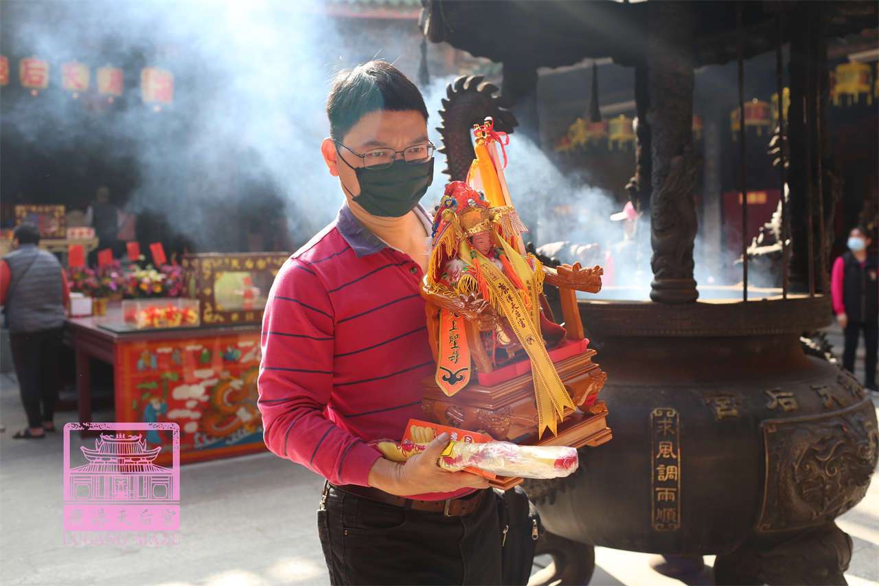 Read more about the article 彰化縣 黃宗雄進香團